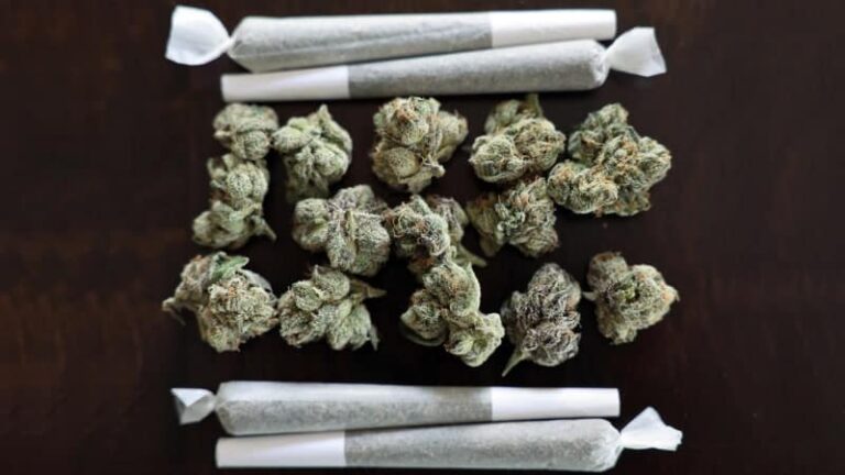 چگونه بدن و ذهن را از آثار کمیکال پاک کنیم؟ راهنمای علمی